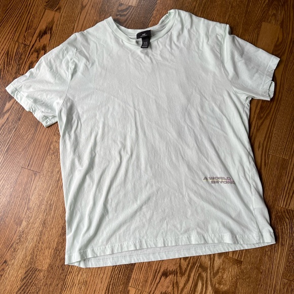 H & M tee - Picture 2 of 7